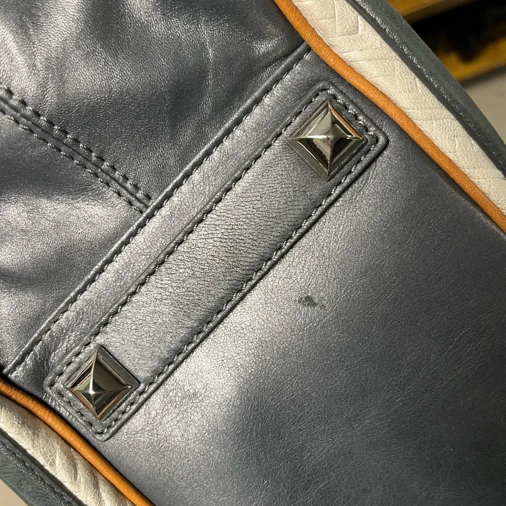 L.A.M.B. Aviano satchel, frosted silver leather, like new condition - Picture 8 of 13